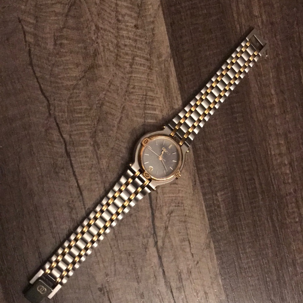 Gucci 9000 L woman's watch